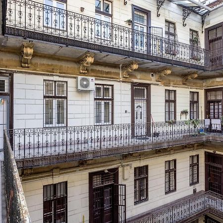 Charming Downtown Hideaway Steps From New York Cafe! Apartment Budapest Ngoại thất bức ảnh