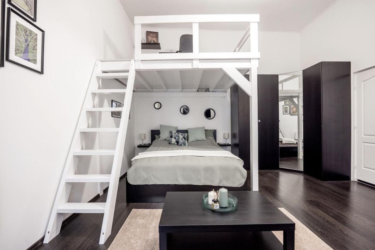 Charming Downtown Hideaway Steps From New York Cafe! Apartment Budapest Ngoại thất bức ảnh