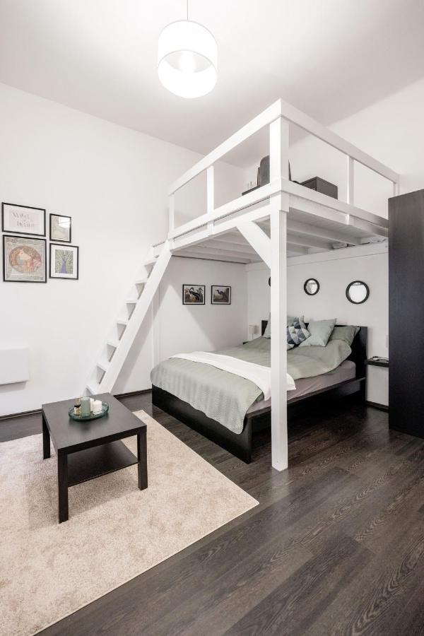Charming Downtown Hideaway Steps From New York Cafe! Apartment Budapest Ngoại thất bức ảnh