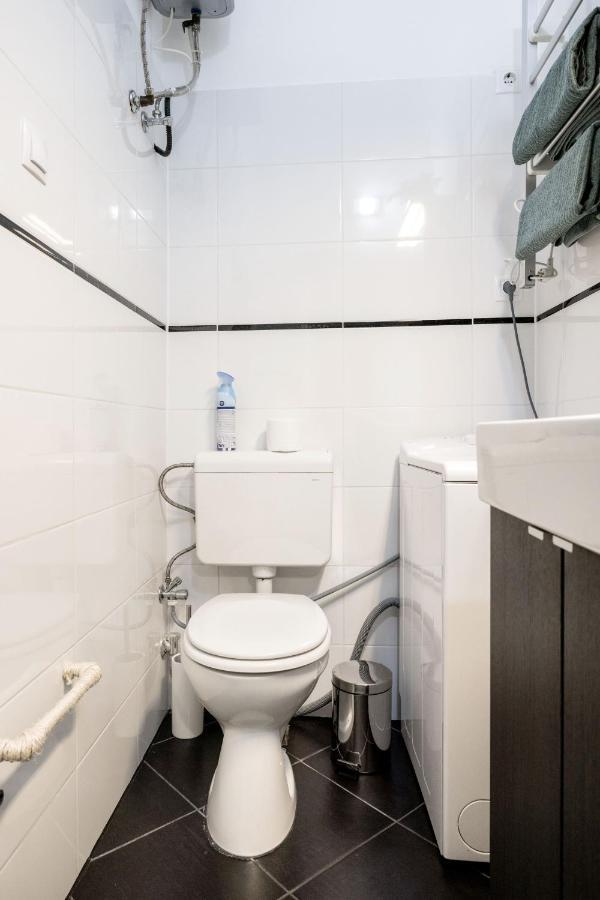 Charming Downtown Hideaway Steps From New York Cafe! Apartment Budapest Ngoại thất bức ảnh