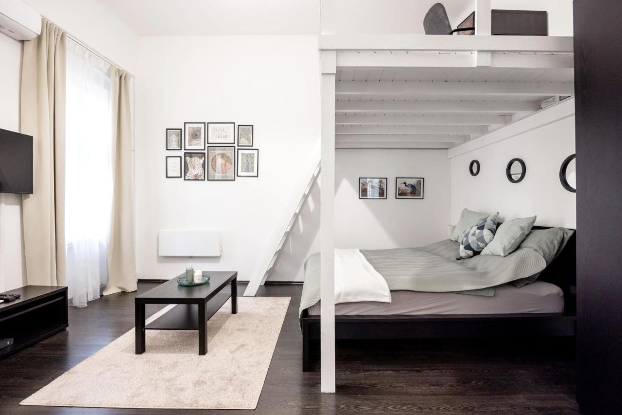 Charming Downtown Hideaway Steps From New York Cafe! Apartment Budapest Ngoại thất bức ảnh