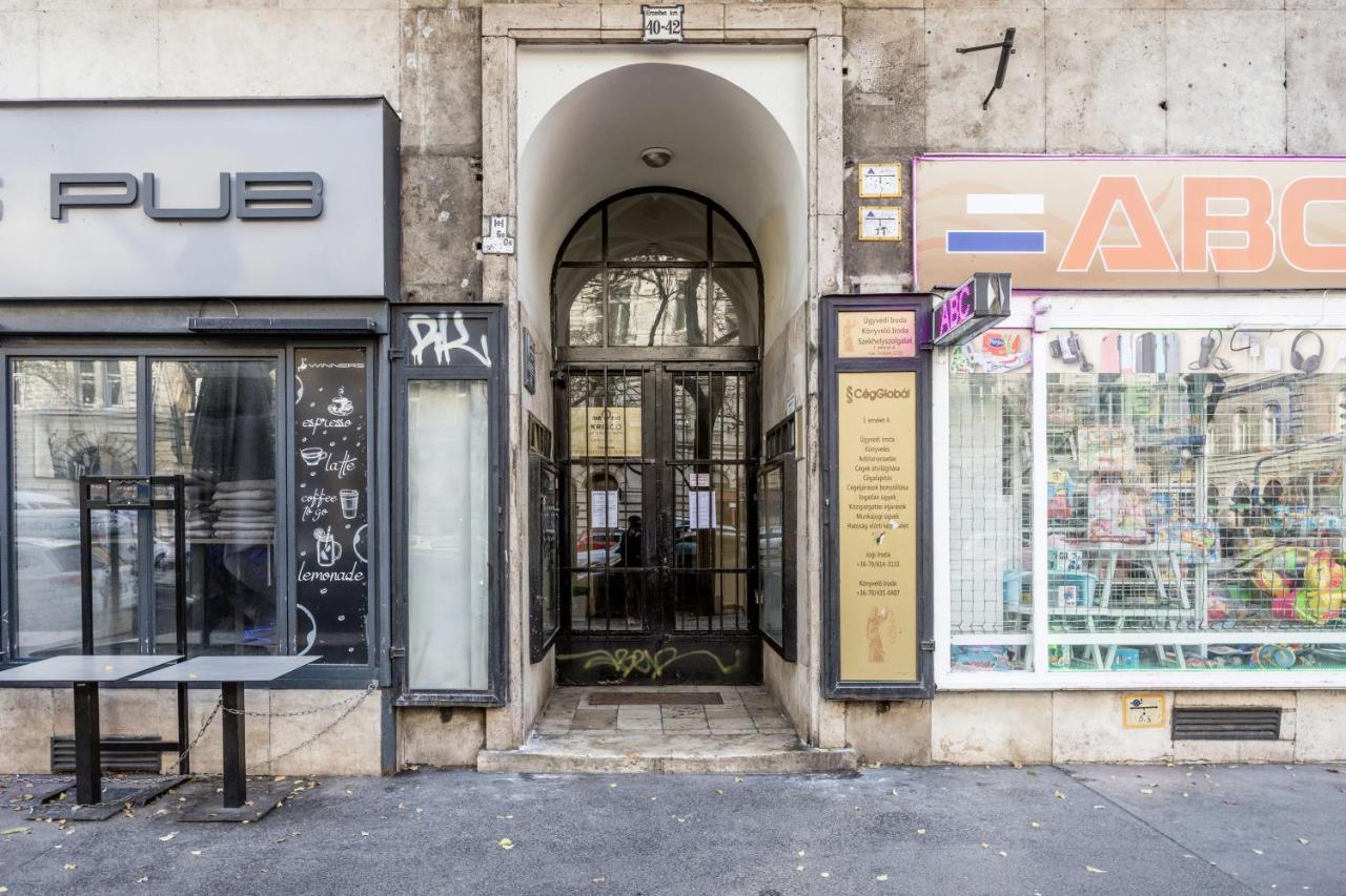 Charming Downtown Hideaway Steps From New York Cafe! Apartment Budapest Ngoại thất bức ảnh